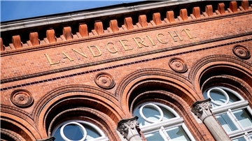 Vor dem Landgericht in Verden hat ein Prozess gegen einen 61-Jährigen aus Hepstedt begonnen, der seine Freundin in eine Falle gelockt und gefesselt haben soll.