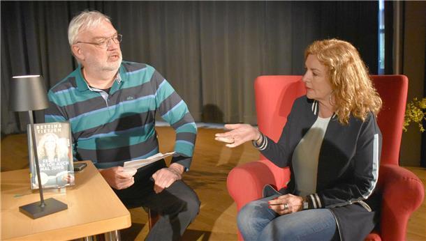Vor der Lesung sprach Bettina Tietjen mit Andreas Kurth über das Buch und ihre damit verbundenen Emotionen.