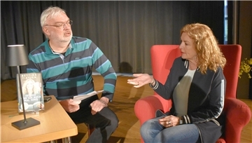 Vor der Lesung sprach Bettina Tietjen mit Andreas Kurth über das Buch und ihre damit verbundenen Emotionen.