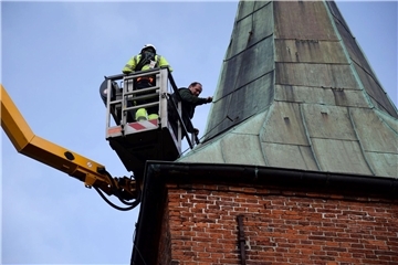 Vor der St.-Marien-Kirche im Nordenhamer Ortsteil Atens stand am Dienstag ein gr...