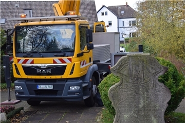 Vor der St.-Marien-Kirche im Nordenhamer Ortsteil Atens stand am Dienstag ein gr...