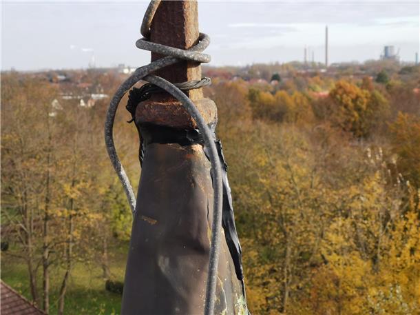 Vor der St.-Marien-Kirche im Nordenhamer Ortsteil Atens stand am Dienstag ein gr...