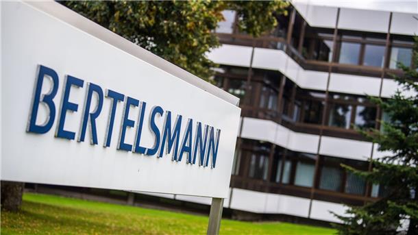 Bertelsmann trotz schwieriger Werbemärkte auf Wachstumskurs Vor der Zentrale von Bertelsmann in Gütersloh: Der Konzern legte in den ersten drei Quartalen 2022 zu.