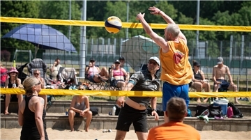 Vor einem Jahr hatten die Beachvolleyballer bei ihrem Turnier im Bürgerpark Bremerhaven beste Wetterbedingungen.