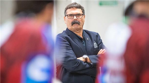Vor einem Spiel ist Alfred Prey die Anspannung anzumerken. Er fiebert seit 30 Jahren mit den Pinguins.