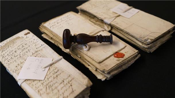 Reisetruhe mit Hunderten Briefen aus dem 18. Jahrhundert Vor fast 300 Jahren verlor ein Hamburger Kaufmann eine Truhe mit unzähligen Briefen. Nun wurden sie wieder entdeckt.