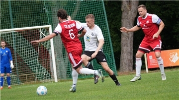 Vor fünf Wochen gewann der TSV Sievern mit Marvin Lüders (am Ball) das Derby gegen den MTV Bokel mit 1:0.
