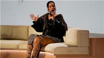 Vor vier Jahren sagte sie noch ab, nun steht sie bei der Halbzeitshow des Super-Bowl auf der Bühne: Sängerin Rihanna.