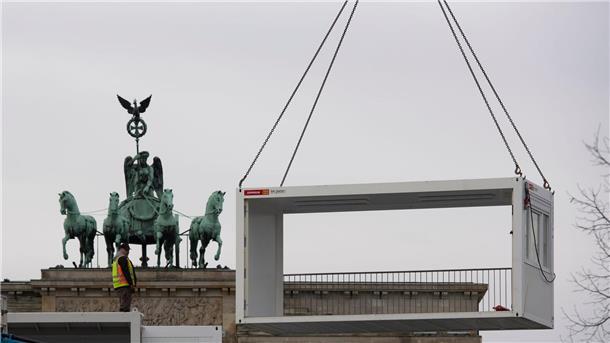 Vorbereitungen zur Silvesterparty am Brandenburger Tor.