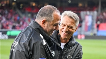 Vorbildliche Trainer-Routiniers: Frank Schmidt (l.) und Horst Steffen