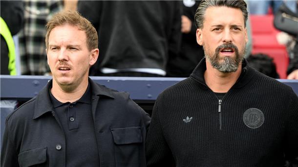 Nagelsmann plant Trainingsbesuche bei „Alphatier“ Wagner Vorm 0:2 gegen Frankreich singen Bundestrainer Julian Nagelsmann (l) und sein Assistent Sandro Wagner letztmals zusammen am Spielfeldrand die Nationalhymne.