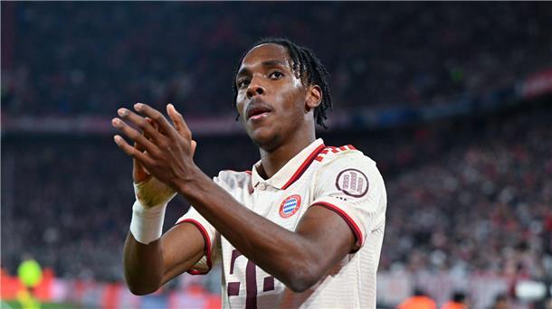 Last-Minute-Wechsel? Tel zieht es fort aus München Vorm Abschied: Mathys Tel nach dem Spiel gegen Bratislava.