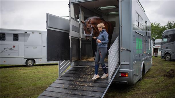 Klappe auf bei den Elmloher Reitertagen: Unterwegs mit Pflegerin Christina Müller Balkenhol