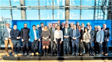 Vorstandsmitglieder der CDU Elbe-Weser mit EU-Parlamentspräsidentin Roberta Metsola.