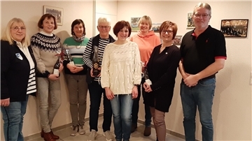 Vorstandsmitglieder und Geehrte (von links): Jutta Holst, Ellen Köpp, Annegret Größer, Ute Fischer, Nicole Müller, Anja Seegers, Linda Icken und Rolf Bohlen.