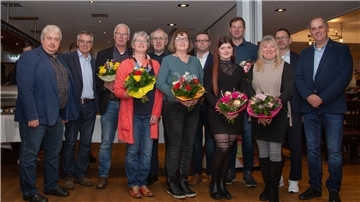 Vorstandsvorsitzender Dieter Hüllstede (links) und Geschäftsführer Detlef Röver (rechts) nahmen die Auszeichnungen vor. 