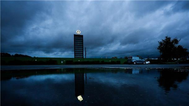 Chipmangel, Zölle, Porsche: VW kämpft mit vielen Baustellen VW in Wolfsburg rutscht in die roten Zahlen - wegen der Probleme bei Porsche. (Archivbild)