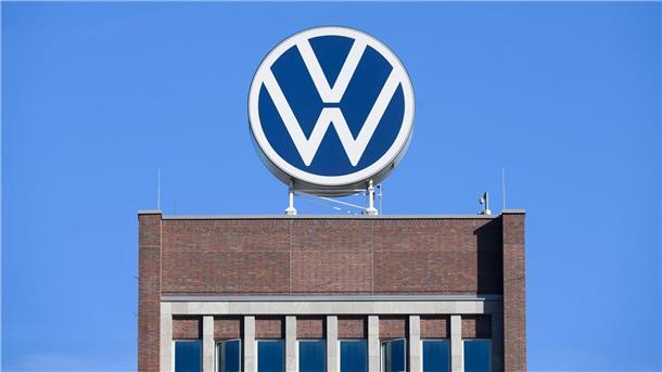 VW muss 370 befristete Mitarbeiter übernehmen VW will bis 2030 insgesamt 35.000 Stellen in Deutschland streichen.