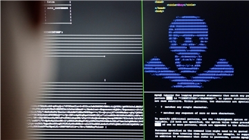 Wachsam sein bei verdächtigen E-Mails oder SMS, ist für Nutzer ein wichtiger Schutz vor Hackern.