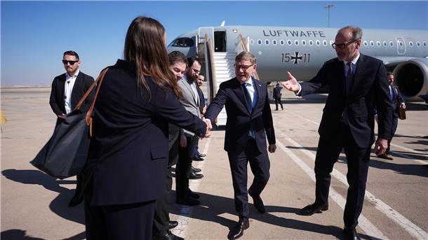 Wadephul glaubt nicht an rasche Rückkehr von Syrern Wadephul reist als Außenminister erstmals nach Syrien.