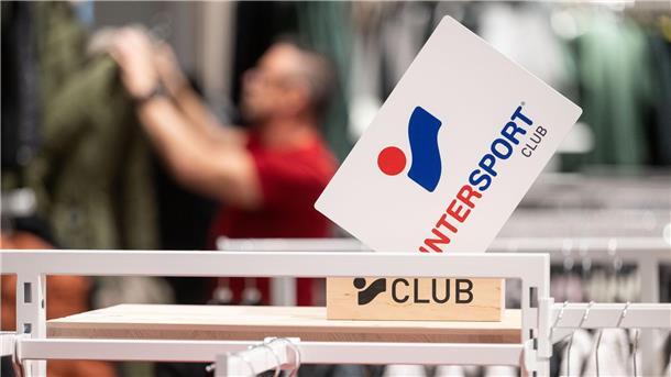 Intersport verkauft fast eine halbe Million EM-Trikots Während der Fußball-Europameisterschaft in Deutschland hat Intersport mehr als 450.000 Fußballtrikots verkauft. (Symbolfoto)