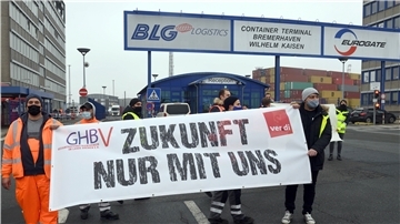 Während der Insolvenzantrag Anfang Dezember gestellt wurde, demonstrierten die Hafenarbeiter vor dem Gatehouse. Nun liegt das Sanierungskonzept vor. Laut Gewerkschaft Verdi ist dort von Kündigungen die Rede.