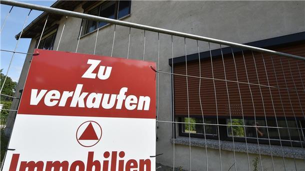 Experten: Immobilienpreise sinken, schwere Zeiten für Mieter Während Mietwohnungen umkämpft sind, können Immobilienkäufer auch 2024 noch auf Abschläge hoffen.