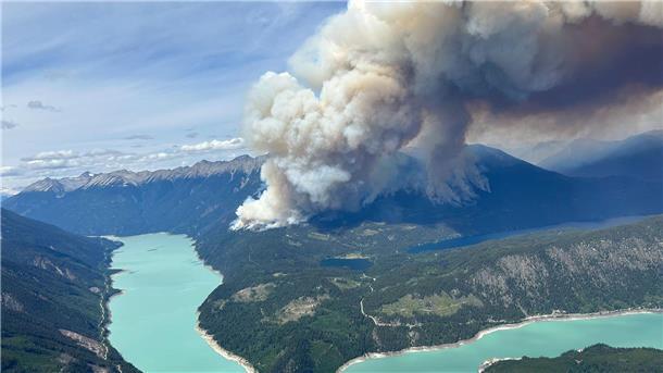 Waldbrände in der Nähe des Downton Lake im südlichen Teil von British Columbia.