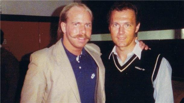 Wally Kruso aus Bremerhaven mit seinem Kumpel Franz Beckenbauer.