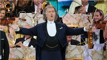 André Rieu: Die Welt braucht Walzer Walzermusik könne Menschen zum Swingen bringen, sagte der Dirigent. (Archivbild)