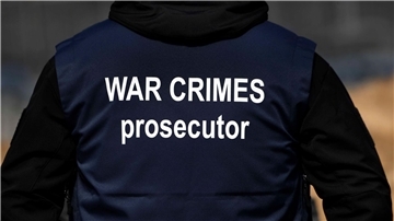 „War Crimes Prosecutor“ („Ankläger für Kriegsverbrechen“)Ein Ermittler eines internationalen Forensik-Teams.