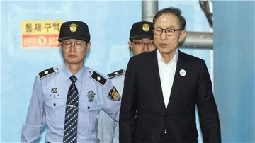 War von Lee war von 2008 bis 2013 Südkoreas Staatschef: Lee Myung Bak (r., Archivbild).