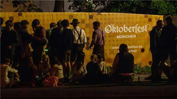Warten auf den Start des Oktoberfestes
