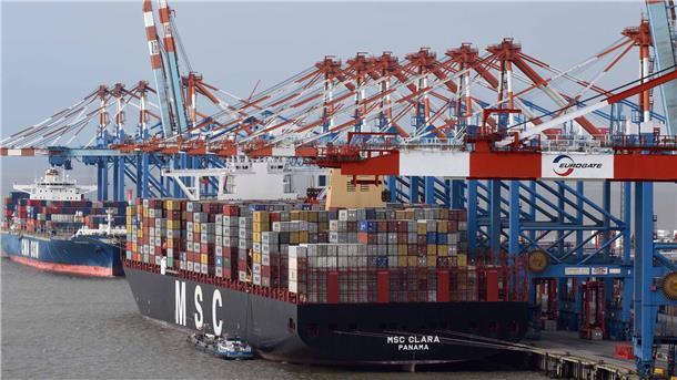 Was bedeutet der geplante Einstieg der Reederei MSC beim Hamburger Hafenlogistiker HHLA für das Containerterminal Bremerhaven (Bild)? Die Bremer Hafensenatorin rechnet mit "Ladungsverschiebungen".