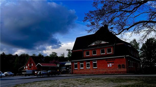 Was die schulische Zukunft angeht, hängen durchaus dunkle Wolken über dem Gebäude in Kuhstedt. Eine Perspektive für die Nutzung als Schule gibt es nicht, wohl aber für die Nachnutzung. Erste Ideen wurden in der jüngsten Ortsratssitzung angedacht. 