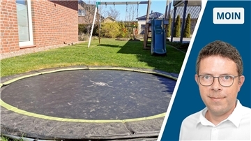 Die Collage zeigt links ein bodengleiches Trampolin und rechts das Porträtfoto von Timo Kühnemuth, Redakteur bei der Kreiszeitung Wesermarsch.