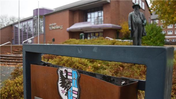 Sanierung der Friedeburg in Nordenham: So sieht der Fahrplan aus eine Stadthalle von außen