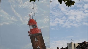 Was ist der echte Himmel und was ist Hauswand? Dem abgerissenen Leuchtturm wurde in Bremerhaven ein farbenfrohes Denkmal gesetzt.