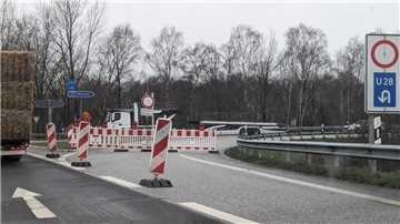 Was tun, wenn die Abfahrt gesperrt wird? Wo fährt es sich am besten? Ein Test am Morgen.