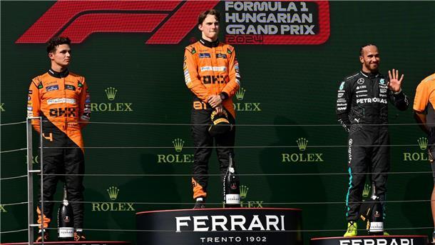 Weder Lando Norris (l) noch Oscar Piastri (m). strahlen nach dem Rennen in Ungarn