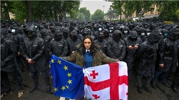 Weder Massenproteste noch Interventionen von wichtigen Geldgebern konnten die georgische Regierung davon abhalten das umstrittene Gesetz gegen Auslandseinfluss zu verabschieden.