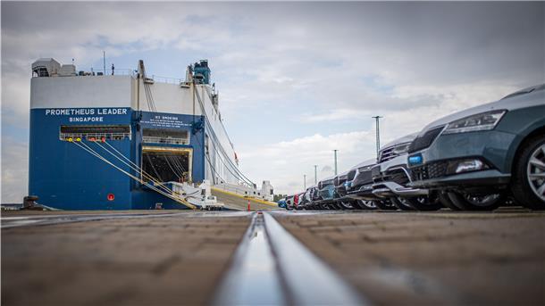 Wegen andauernder Ergebnisverluste fordert die BLG-Führung auf dem Autoterminal Bremerhaven einen „Beschäftigungssicherungs-Tarifvertrag“. Von den Mitarbeitern werden Einsparungen und Flexibilität erwartet. Foto: Hartmann