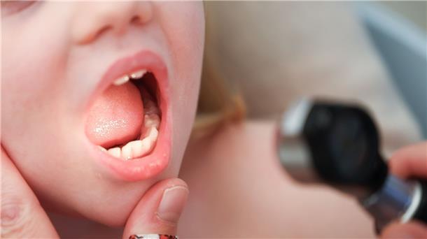 Krisenhilfe für Kindermedizin und gegen Arznei-Engpässe Wegen der angespannten Lage können Eltern ab sofort auch bestimmte Vorsorgeuntersuchungen für ihre Kinder vorübergehend verschieben.