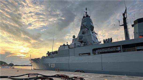 Fregatte „Hessen“ schießt Huthi-Drohnen im Roten Meer ab Wegen der Angriffe der Huthi meiden große Reedereien zunehmend die kürzeste See-Verbindung zwischen Asien und Europa.