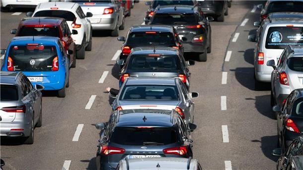 Autobahn 27 bei Bremerhaven gesperrt - großer Stau Wegen des Berufsverkehrs kommt es zu größeren Verzögerungen. (Symbolbild)