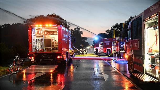Unwetter tobt über Ostfriesland - Pflegeheim in Aurich muss geräumt werden Wegen des Starkregens musste die Feuerwehr in Aurich zu Hunderten Einsätzen ausrücken.
