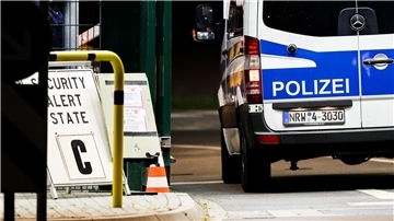 Wegen einer möglichen Bedrohung wurden alle Mitarbeiter, die nicht für den Einsatz benötigt werden, vom Nato-Stützpunkt in Geilenkirchen nach Hause geschickt.