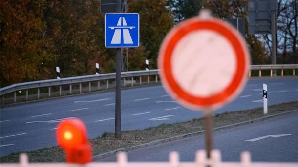 Abschnitt der A29 bei Oldenburg gesperrt Wegen einer Sperrung der A29 bei Oldenburg wird es an diesem Wochenende zu Verkehrsbehinderungen kommen. (Symbolbild)