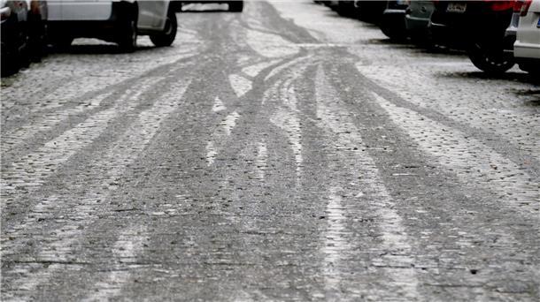 Wegen Eisglätte fällt im Cuxland die Schule aus.