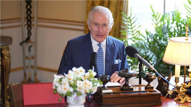 König Charles erinnert an gegenseitige Hilfe Wegen seiner Erkrankung nimmt Charles derzeit keine größeren öffentlichen Auftritte wahr.